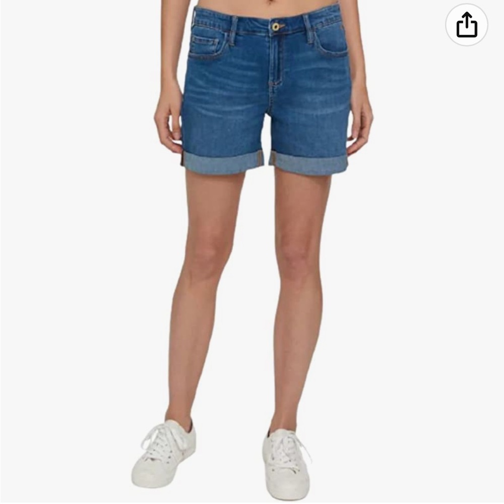 Tommy Hilfiger denim shorts. Excellent condition. 5 in inseam